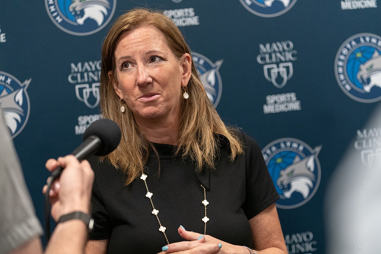 Cathy Engelbert speaking to journalists at a WNBA game in 2019. Photo: Lorie Shaull, CC BY-SA 4.0